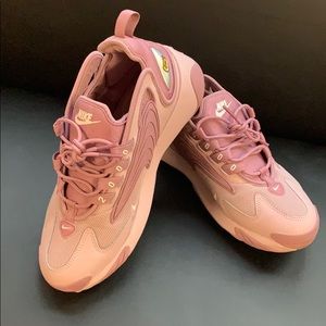 Woman’s Nike zoom 2k